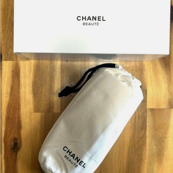 NEW Chanel Beauté cream Travel throw blanket - Picture 4 of 9